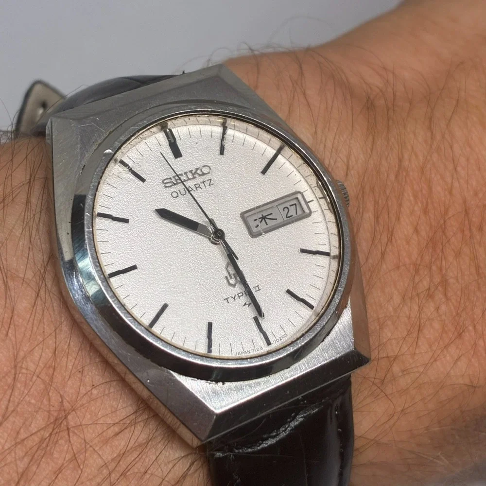 Seiko Type II Quartz Men Watch Silver  Tone 7123-7020 Day Date Leather Strap